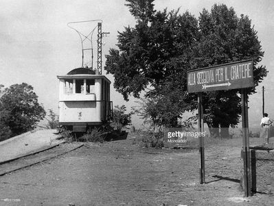 Anni '50, vettura n.2 abbandonata sul tronchino alla stazione Eremo
Parole chiave: ferrovia;cremagliera;vesuvio;eremo